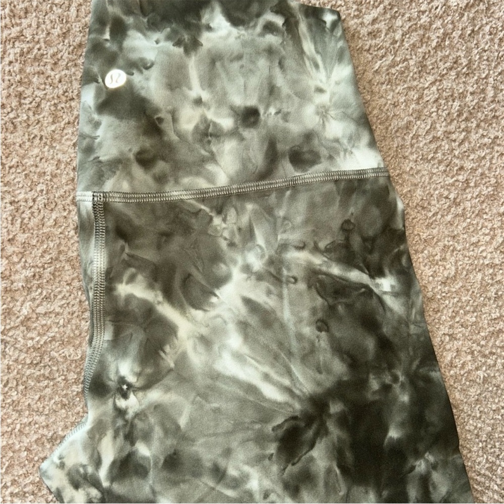 Lululemon Athletica Diamond Dye Leggings - Picture 5 of 9